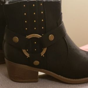 Maurice's Like New! Black Ankle Boots